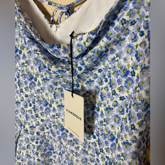 ASOS Glamorous Cami Floral Romper Blue and White Size 10
NWT Adjustable Straps - Picture 3 of 12